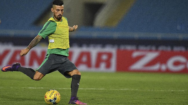 Sebelum resmi bergabung dengan SC Cambuur, Stefano Lilipaly sempat dihubungkan dengan PSM Makassar. Namun, Pelatih PSM Robert Rene Alberts membantah rumor itu.