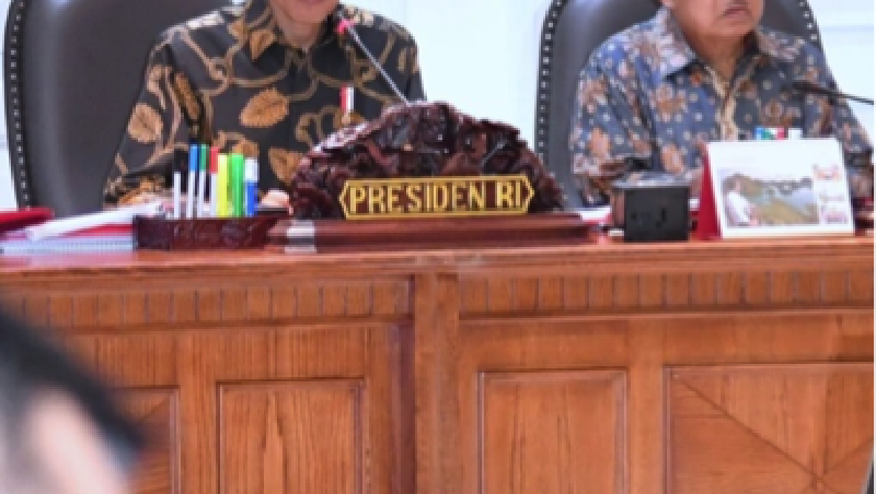Seluruh Kementerian dan Lembaga (K-L) diminta untuk mendukung sektor pariwisata secara total oleh Presiden Joko Widodo. 