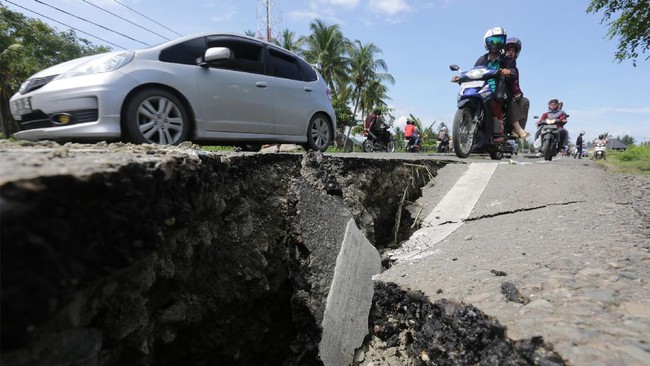 Gempa kembali mengguncang Provinsi Nanggroe Aceh Darussalam (NAD). Kali ini, gempa berkekuatan 5 Skala Richter terjadi di Kabupaten Aceh Besar.
