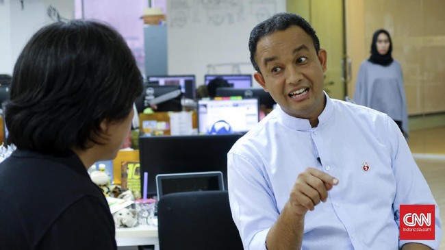 Anies Baswedan berharap debat terbuka sesi pertama diisi dengan dialog antara panelis dan pasangan calon, serta dialog antara pasangan calon itu sendiri.
