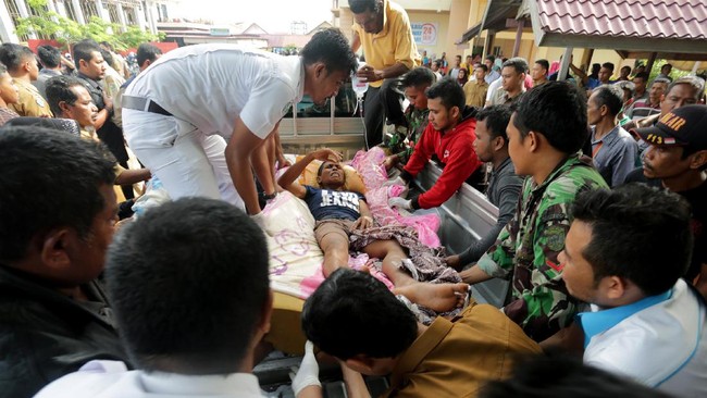 Menkeu Sri Mulyani akan memprioritaskan penggunaan anggaran bantuan bencana untuk menyelamatkan warga Aceh, setelah itu baru untuk infrastruktur.