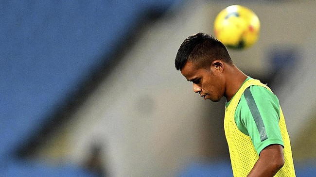 Berperan sebagai gelandang dan sukses menjadi algojo penalti, Manahati Lestusen dipilih sebagai pemain terbaik di semifinal leg kedua.
