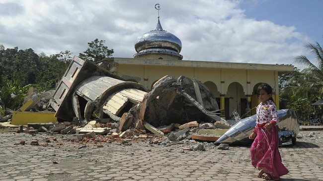 Untuk sementara ini, Telkom mengandalkan generator guna menjaga arus telekomunikasi yang masuk dan keluar Aceh.