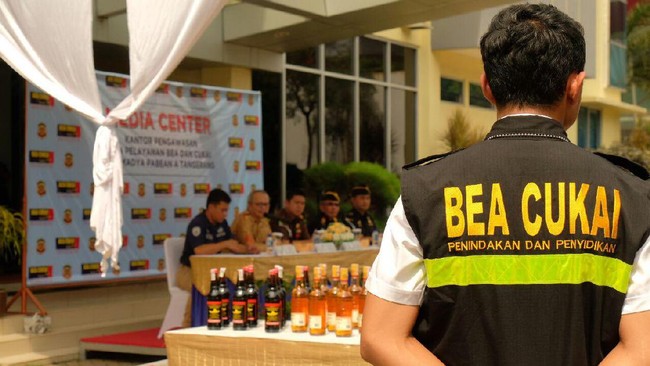 Total potensi penerimaan negara yang berhasil diselamatkan kantor bea cukai Tangerang tahun ini sekitar Rp239,41 juta.