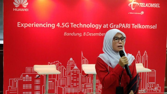 Kecepatan internet yang ditawarkan ini dua kali lebih cepat dari 4G dan merupakan batu loncatan menuju jaringan 5G di Indonesia.