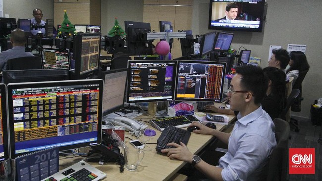 Transaksi aset dasar adalah kegiatan yang berkaitan dengan investasi dan divestasi aset yang menjadi dasar produk investasi.