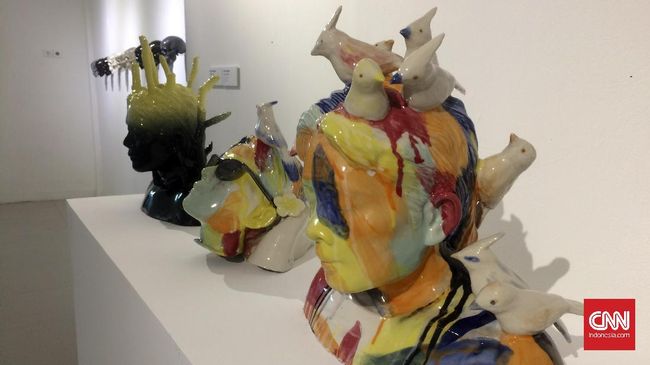 Mask karya Arya Pandjalu Memasuki gelarannya yang ke-empat, pameran keramik kontemporer tahun ini memberi gambaran menjanjikan akan perkembangan seni keramik masa depan.