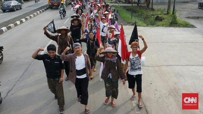 Gubernur Jawa Tengah Ganjar Pranowo didapati menerbitkan izin lingkungan baru untuk penambangan batu kapur dan pengoperasian pabrik PT Semen di Rembang.