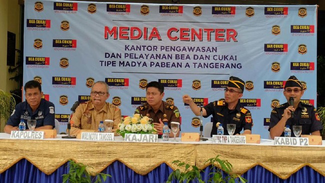 APBNP 2016 menargetkan penerimaan Rp1,57 triliun kepada kantor Bea Cukai Tangerang, namun sudah terpenuhi Rp1,58 triliun sampai 7 Desember lalu.