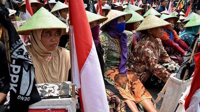 Petani Rembang, Murtini, yang dipanggil penyidik Ditreskrimum Polda Jateng memastikan hadir besok. Dukungan akan diberikan warga Rembang.