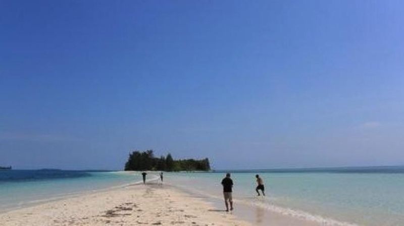 Kian hari, nama Morotai semakin dikenal khususnya bagi masyarakat Indonesia.