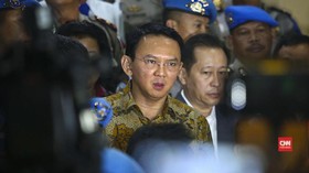 Mengawal Sidang Perdana Kasus Ahok