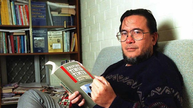 Penulis buku Gurita Cikeas, George Junus Aditjondro meninggal dunia di Palu pada Sabtu (10/12).