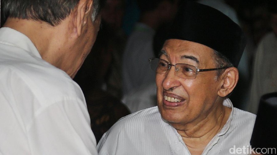 Quraish Shihab menentang pernyataan UAS soal virus corona tentara Allah. 