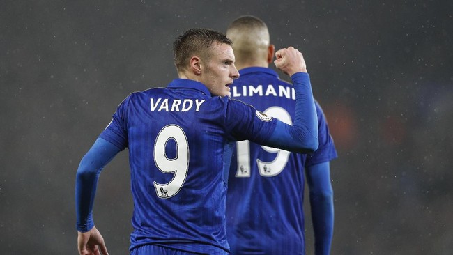 Claudio Ranieri tersenyum girang menyambut kemenangan 4-2 atas Manchester City. Para petarungnya telah kembali bermain bagus di atas lapangan hijau.