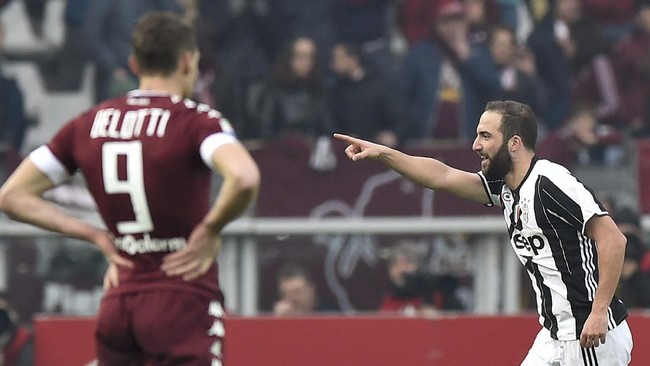 Dua gol Gonzalo Higuain dan satu gol Pjanic bawa Juventus menangkan laga derby Turin atas Torino 3-1. Juventus pun kian kokoh di puncak klasemen sementara.
