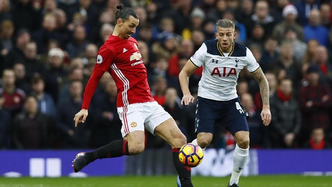 Zlatan Ibrahimovic bertekad membantu Manchester United dengan segala cara, bukan hanya fokus pada gol-gol yang ia harus ciptakan.