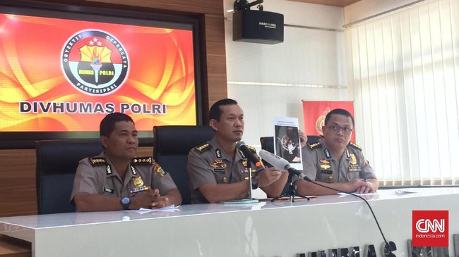 Polisi mengatakan, keempat terduga teroris bom Bekasi tergabung dalam Jamaah Anshorut Khilafah Daulah Nusantara (JAKDN) di bawah kendali Bahrun Naim.