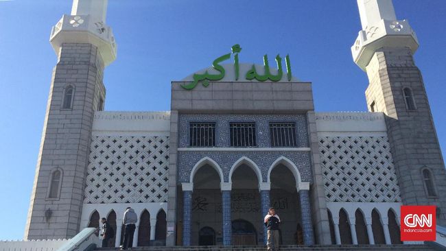 Bagi wisatawan Muslim, keberadaan tempat ibadah dan tempat makan halal menjadi hal yang krusial. Korea Selatan mencoba memberi fasilitas untuk mereka.