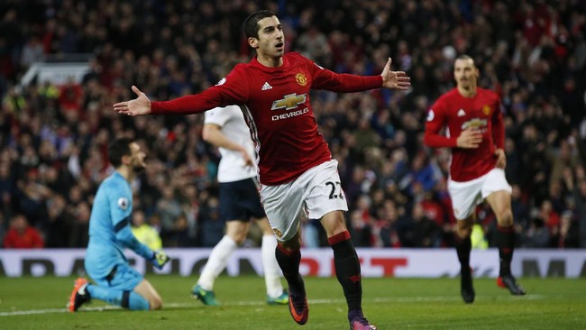Manchester United meraih kemenangan tipis 1-0 atas Tottenham Hotspur di Stadion Old Trafford pada lanjutan Liga Primer Inggris, Minggu (11/12).