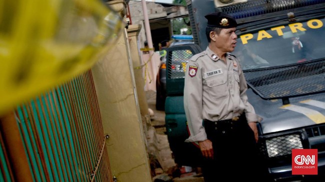 Dua polisi Patroli Jalan Raya (PJR) jadi korban penembakan di Tol Kanci-Pejagan, Cirebon. Hari ini keduanya dioperasi karena proyektil masih bersarang di tubuh.