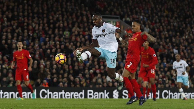Liverpool untuk sementara tertinggal 1-2 pada babak pertama. Dua gol West Ham United dicetak oleh Dimitri Payet dan Michail Antonio.