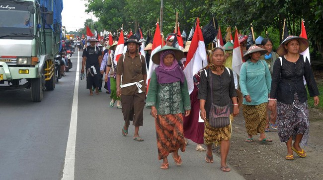 Dalam daftar warga penolak pabrik semen Rembang ada warga yang menuliskan profesinya sebagai Ultraman, Power Rangers, menteri hingga Presiden RI. 