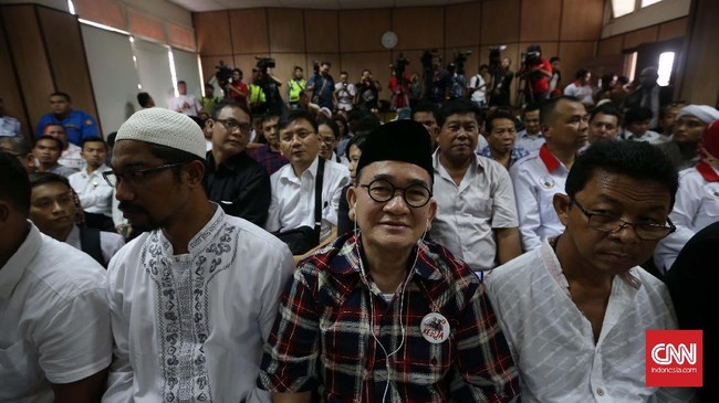 Jubir TKN Ruhut Sitompul mengaku banyak anggota tim Jokowi-Ma'ruf yang ingin Ahok bergabung untuk kemenangan pilpres 2019.