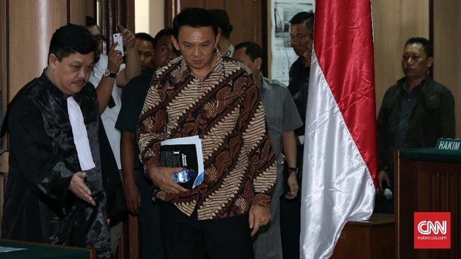 Ahok tak memiliki persiapan khusus menghadapi sidang dugaan penistaan agama. Sementara ibunda Ahok, Buniarti Ningsih meminta doa dari para pewarta.
