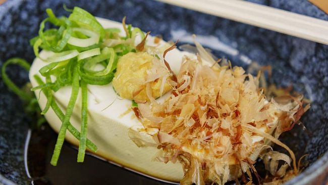 Demi mengatasi kelangkaan dan mahalnya harga bonito, perusahaan Jepang membuat pabrik bonito di tepi laut Concarneau, Prancis.