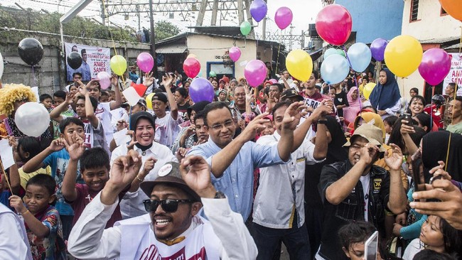 Program Anies tentang 200 ribu lapangan kerja lebih realistis dibandingkan program bantuan dana Rp1 miliar per RW yang diusung calon lain.