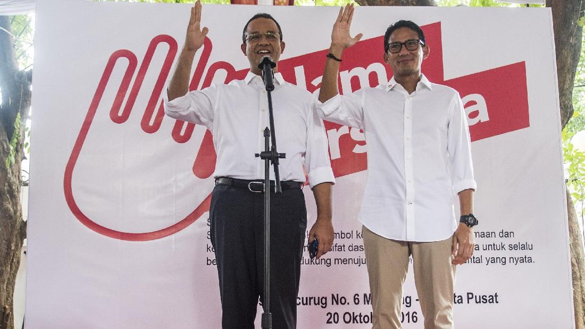 Beragam Cara Anies-Sandi Merebut Simpati Warga
