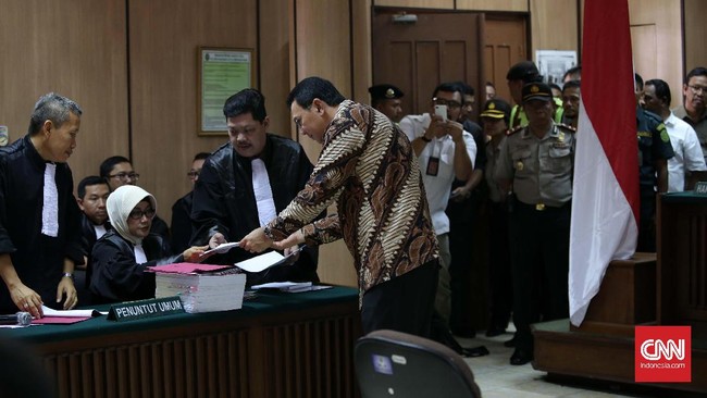 Pengacara Ahok, Trimoelja D Soerjadi mengatakan, alasan itu di antaranya dakwaan prematur karena tidak dilalui dengan mekanisme peringatan keras.