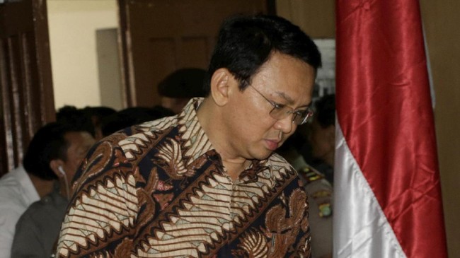 Ahok minta didoakan agar kasus penistaan agamanya bisa berakhir baik. Ia juga meminta doa agar bisa memenangkan Pilkada Jakarta.