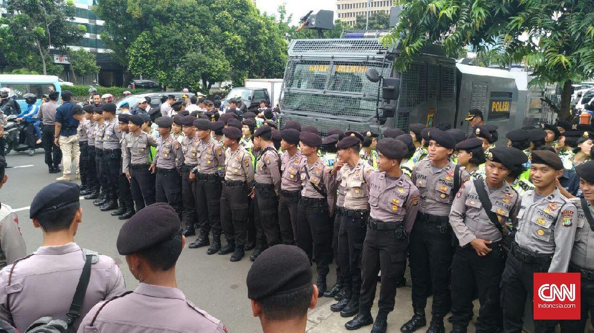 Detik-Detik Menjelang Sidang Kasus Ahok