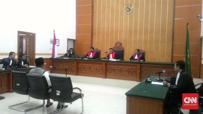 Majelis hakim PN Jakarta Barat akan memutuskan vonis kasus pengadangan Djarot. Terdakwa yang berprofesi tukang bubur dituntut tiga bulan penjara.
