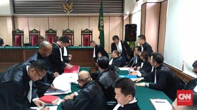 Ahok Menangis Saat Bacakan Keberatan Dakwaan Jaksa