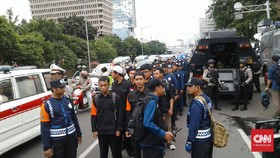 Massa Sidang Ahok Membludak, Kapasitas Ruang 80 Orang