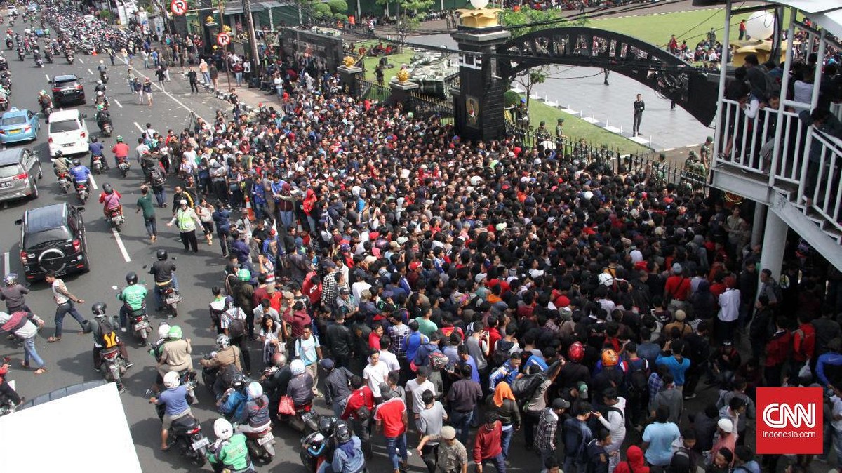 Potret Perjuangan Demi Menyaksikan Timnas Indonesia