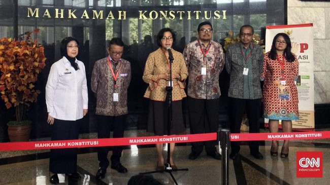 Gugatan ditolak karena MK menilai Undang-Undang Pengampunan Pajak dinilai tidak bertentangan dengan Undang-undang Dasar (UUD) 1945.