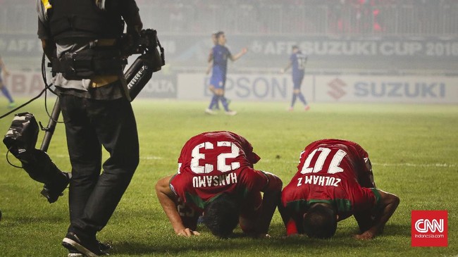 Hansamu Yama sempat jadi musuh publik sebelum keberangkatan Timnas Indonesia ke Piala AFF 2016. Kini Hansamu dielu-elukan bak pahlawan.