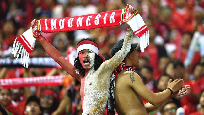 Bintang AS Roma berdarah Batak, Radja Nainggolan, terus memberikan semangat bagi Timnas Indonesia yang sedang berjuang meraih gelar Piala AFF 2016.