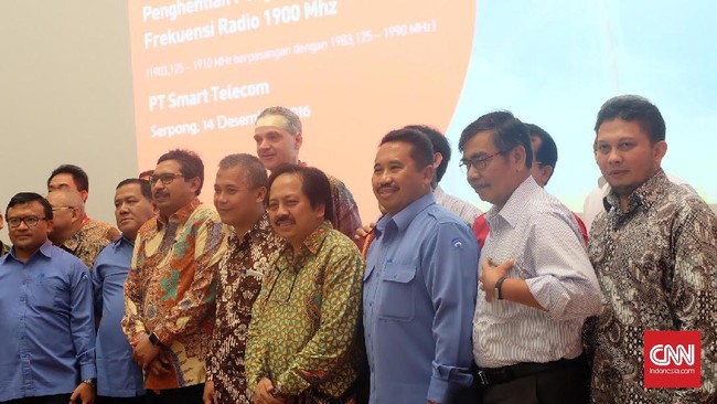 Kominfo bersiap membuka lelang kepada operator di frekuensi 2.100 MHz agar memperluas jaringannya untuk masyarakat.