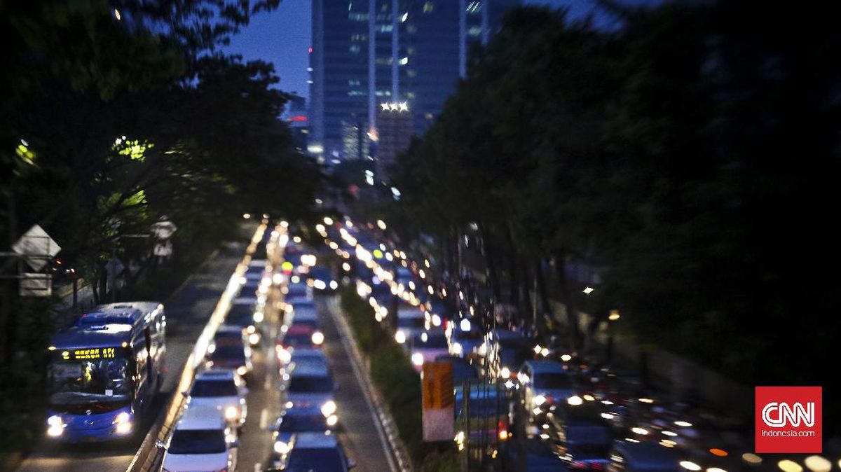 Transjakarta Lakukan Penyesuaian Rute Imbas Banjir Jalanan Jakarta