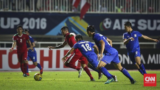 Mengomentari insiden laser, Kiatisuk Senamuang menyerahkan kepada wasit. Kiatisuk mengatakan insiden laser bukan penyebab Thailand kalah dari Indonesia.