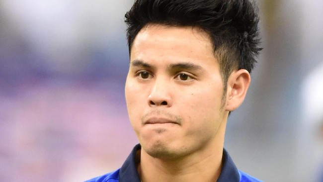 Bukan hanya Teerasil Dangda, Theerathon Bunmathan pun menjadi salah satu pemain yang mesti diwaspadai para pemain timnas Indonesia.