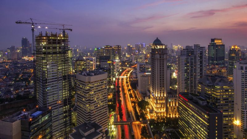 Dua bulan terakhir terasa perubahan atmosfer di Jakarta sebagai pusat entertainment.