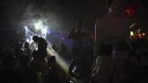 Pesta Purnama Sepeninggal Sang Raja Di tengah masa berduka Thailand atas meninggalnya Raja Bhumibol Adulyadej, Pesta Bulan Purnama tetap digelar di Pulau Ko Phangan akhir pekan kemarin.