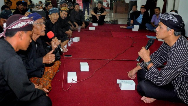 Pemuka warga Samin mengatakan, keberadaan pabrik semen di Rembang tak berpengaruh pada mereka karena tak ada komunitas Samin di sana.