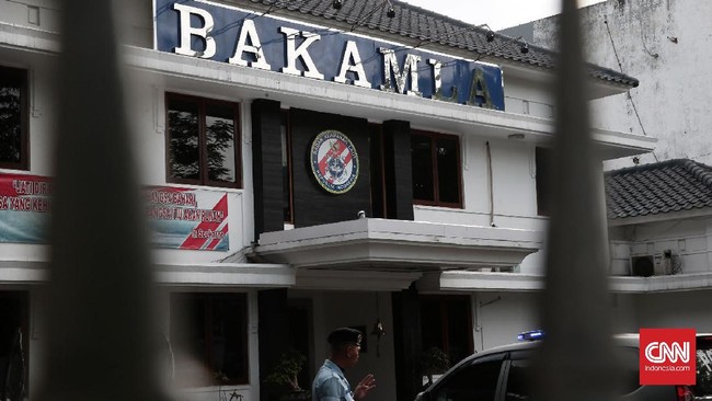 Dirut PT MTI Fahmi Darmawansyah, mantan bendahara MUI, ditahan satu hari setelah mangkir dari pemeriksaan KPK.